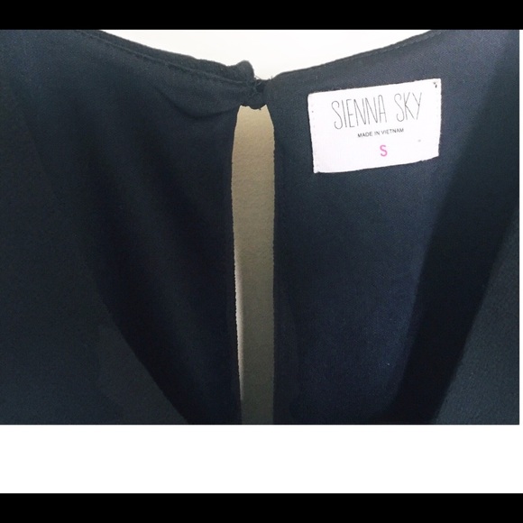 SIENNA SKY (Anthro) Boho Flutter Romper With Cold Shoulder Detail Black Sz Small - Picture 3 of 9